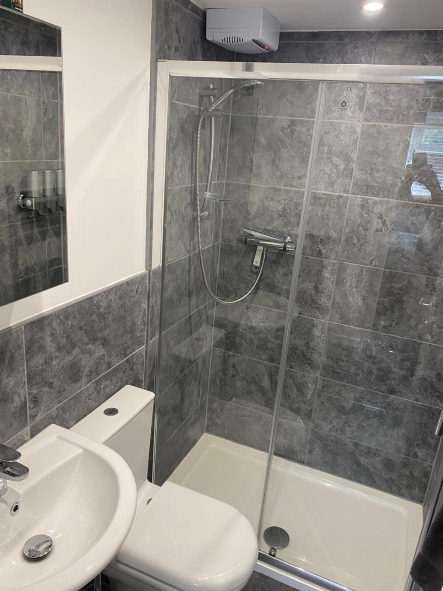 Modern 1 Bed Apartment With Car Parking Bitton المظهر الخارجي الصورة